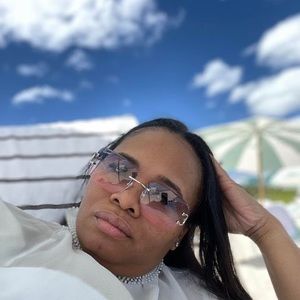 Meet your Posher, Latonya